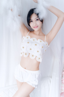 女性黑色蕾丝抹胸开叉短裙拔萝卜